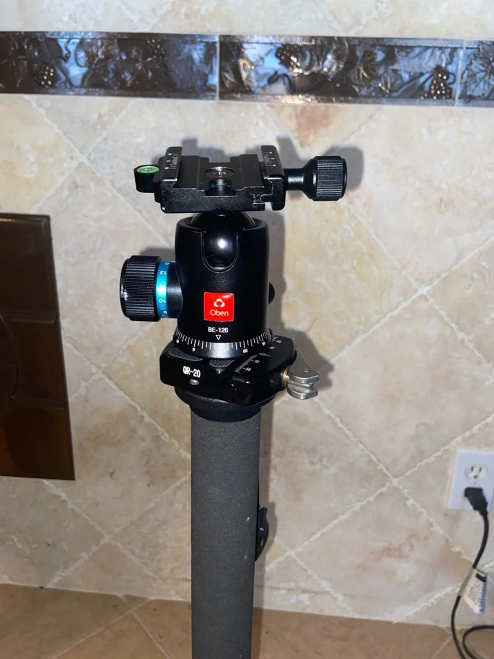 Manfrotto 562B-1 video camera monopod & oben BE-126 ball head Camera Tripod